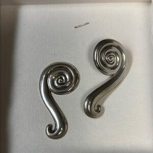 Damaged Elegant Silver sterling Swirl vintage earrings